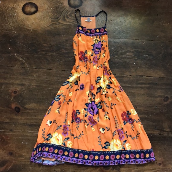 Ecote Dresses & Skirts - ecoté Open Back Floral Dress